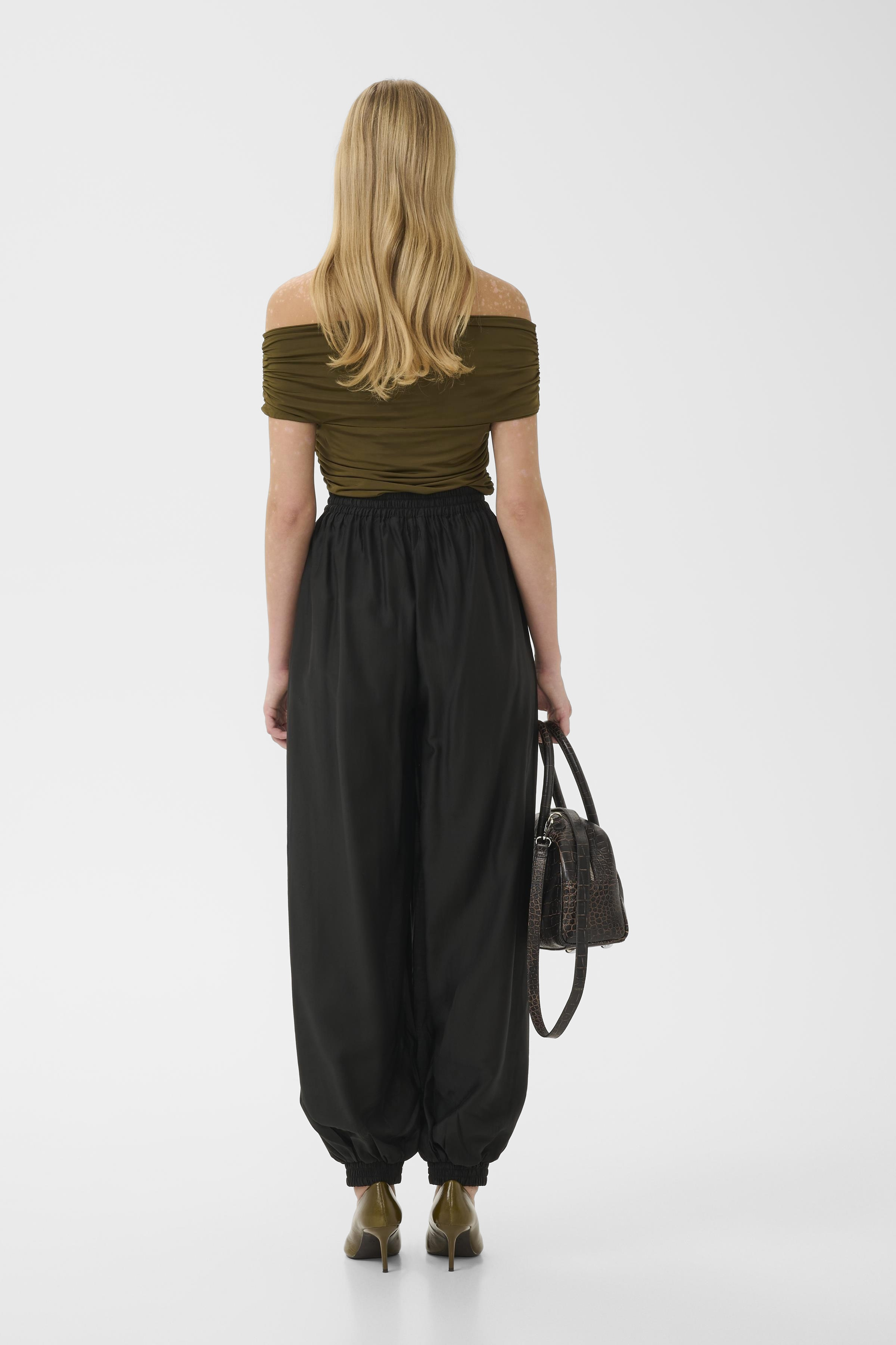 https://images.femalesconceptstore.becosoft.net/articles/gzsiora10911422_100017_450.jpeg?qs=6234