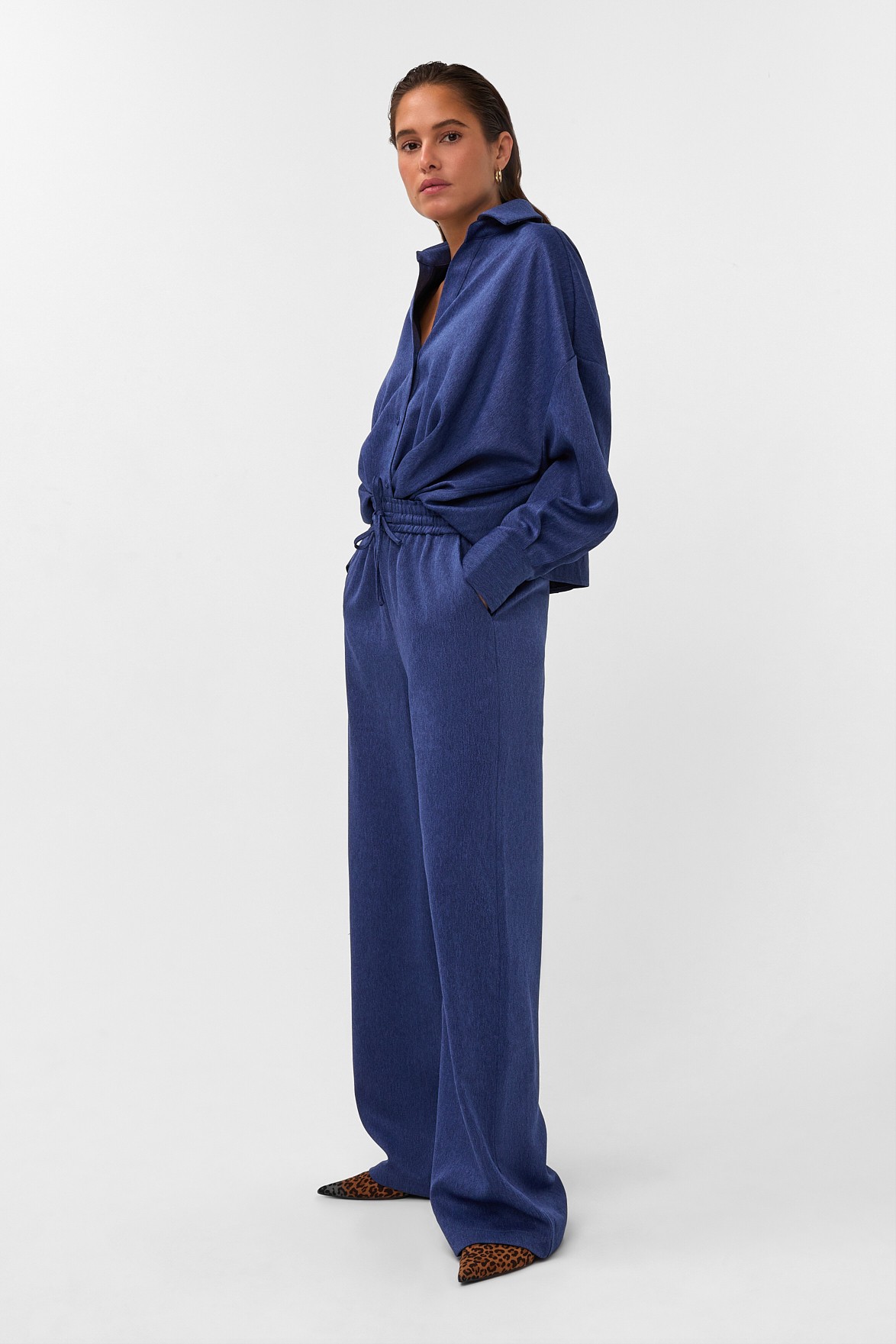 https://images.femalesconceptstore.becosoft.net/articles/hailey263-27-400-7-45.jpg?qs=6266