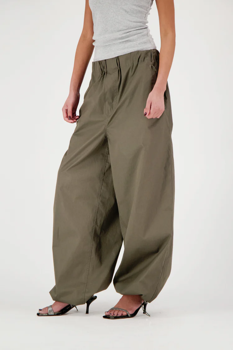 https://images.femalesconceptstore.becosoft.net/articles/harper2.webp?qs=5538