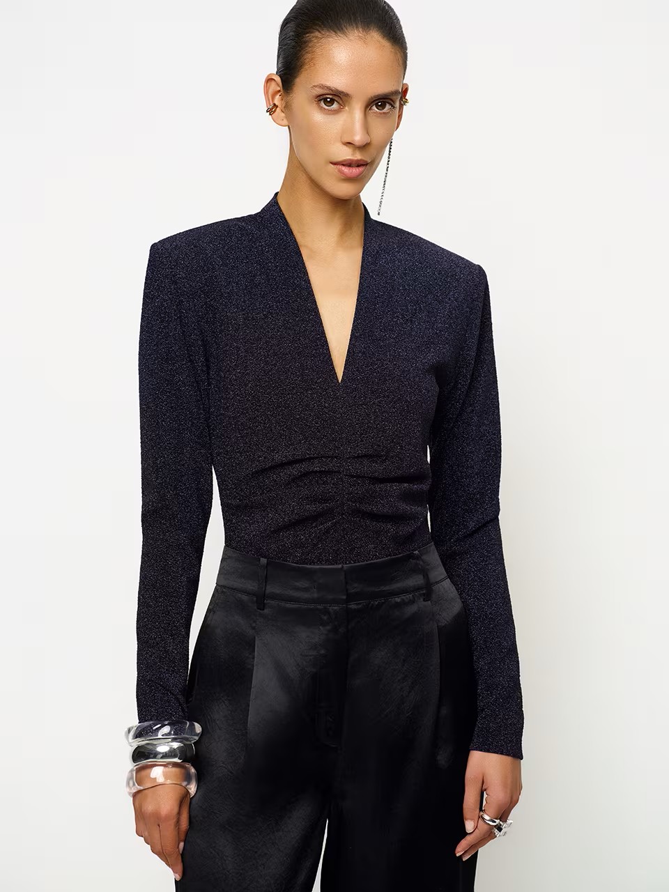 https://images.femalesconceptstore.becosoft.net/articles/healey2.jpg?qs=6944