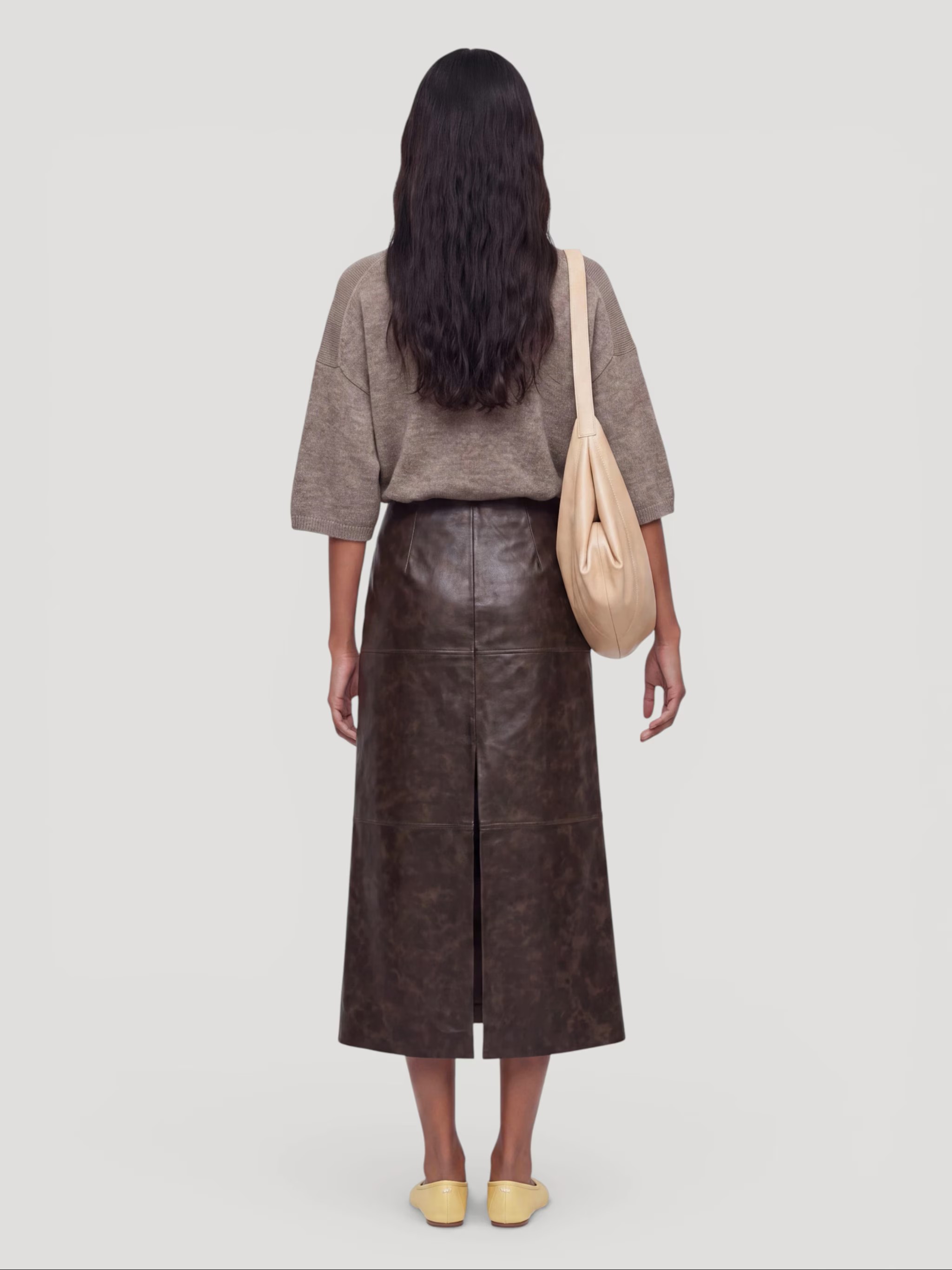 https://images.femalesconceptstore.becosoft.net/articles/jella-darkbrown2.jpg?qs=6569