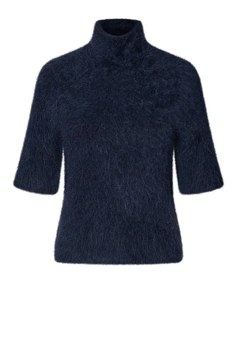 https://images.femalesconceptstore.becosoft.net/articles/karla1.webp?qs=6437