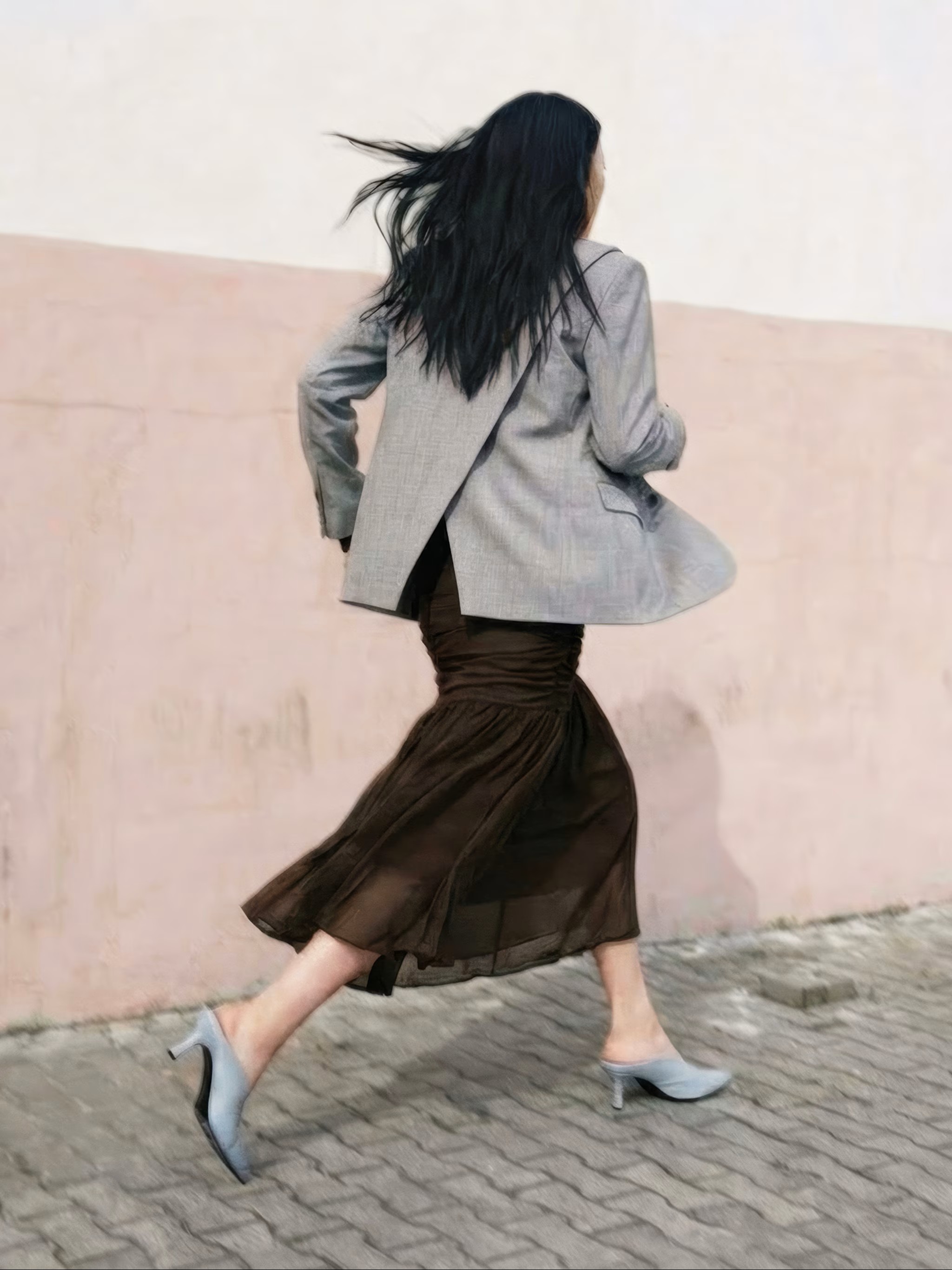https://images.femalesconceptstore.becosoft.net/articles/kelani2.jpg?qs=6624