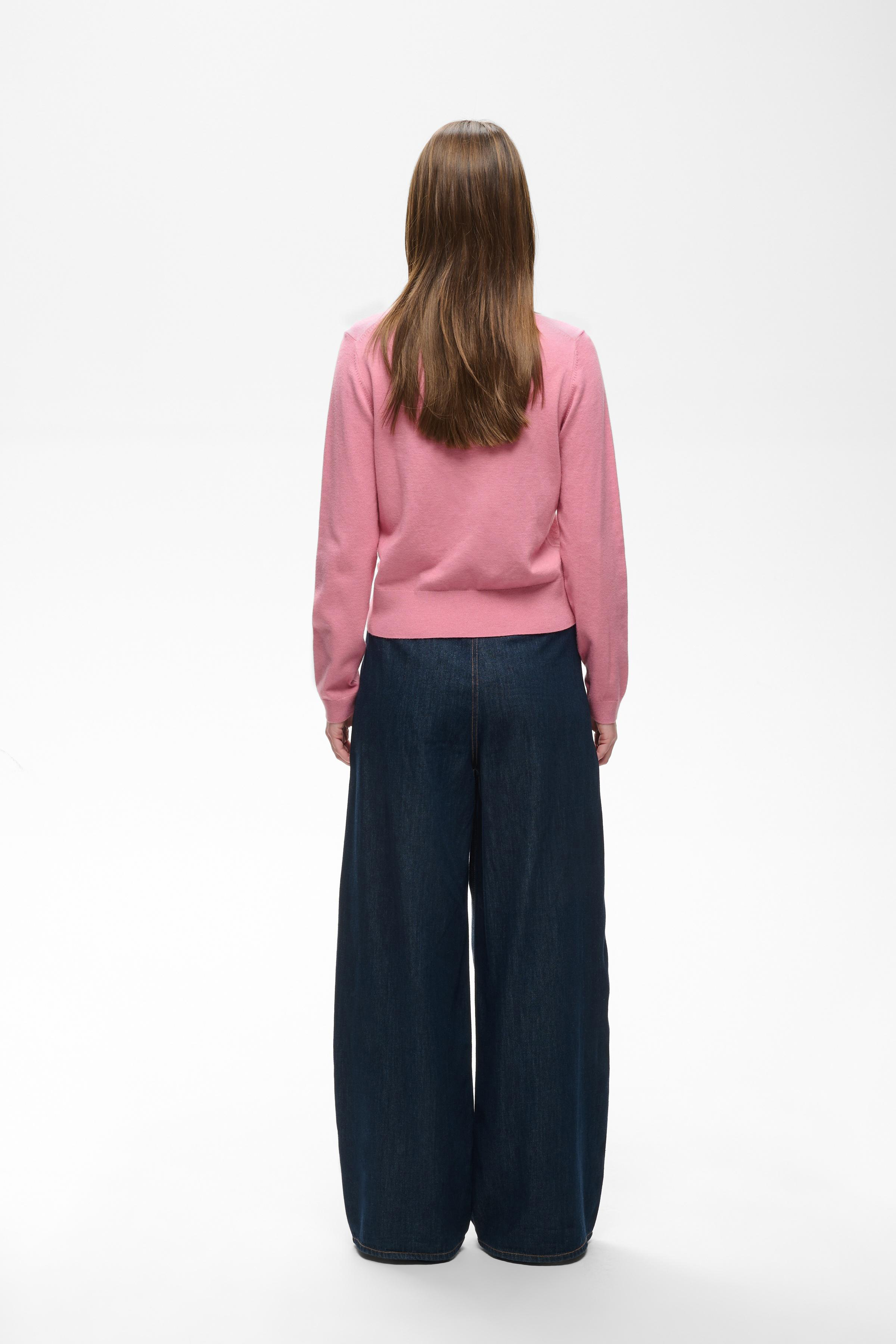 https://images.femalesconceptstore.becosoft.net/articles/kellsieiwpolignac30112937_161712_450.jpeg?qs=6221