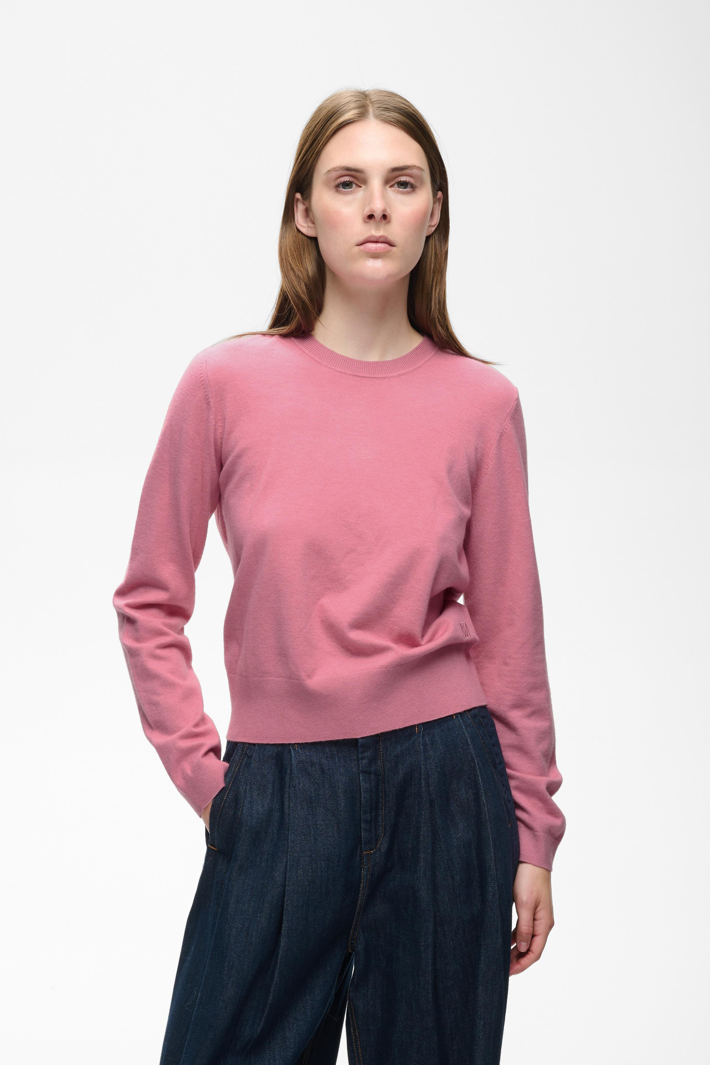 https://images.femalesconceptstore.becosoft.net/articles/kellsieiwpolignac30112937_161712_500.jpeg?qs=6220