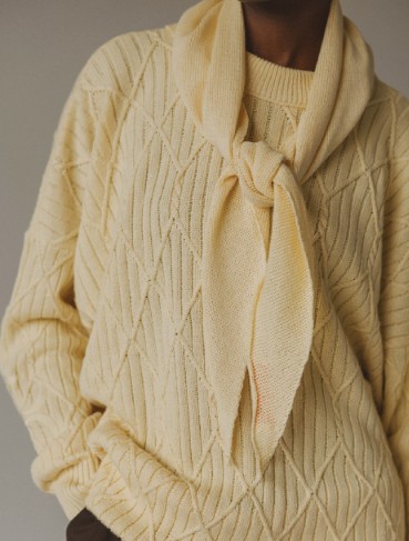 https://images.femalesconceptstore.becosoft.net/articles/ladybird-butteryellow.jpg?qs=6285