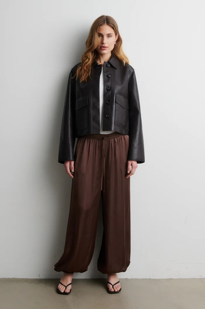 https://images.femalesconceptstore.becosoft.net/articles/linell1.webp?qs=5809
