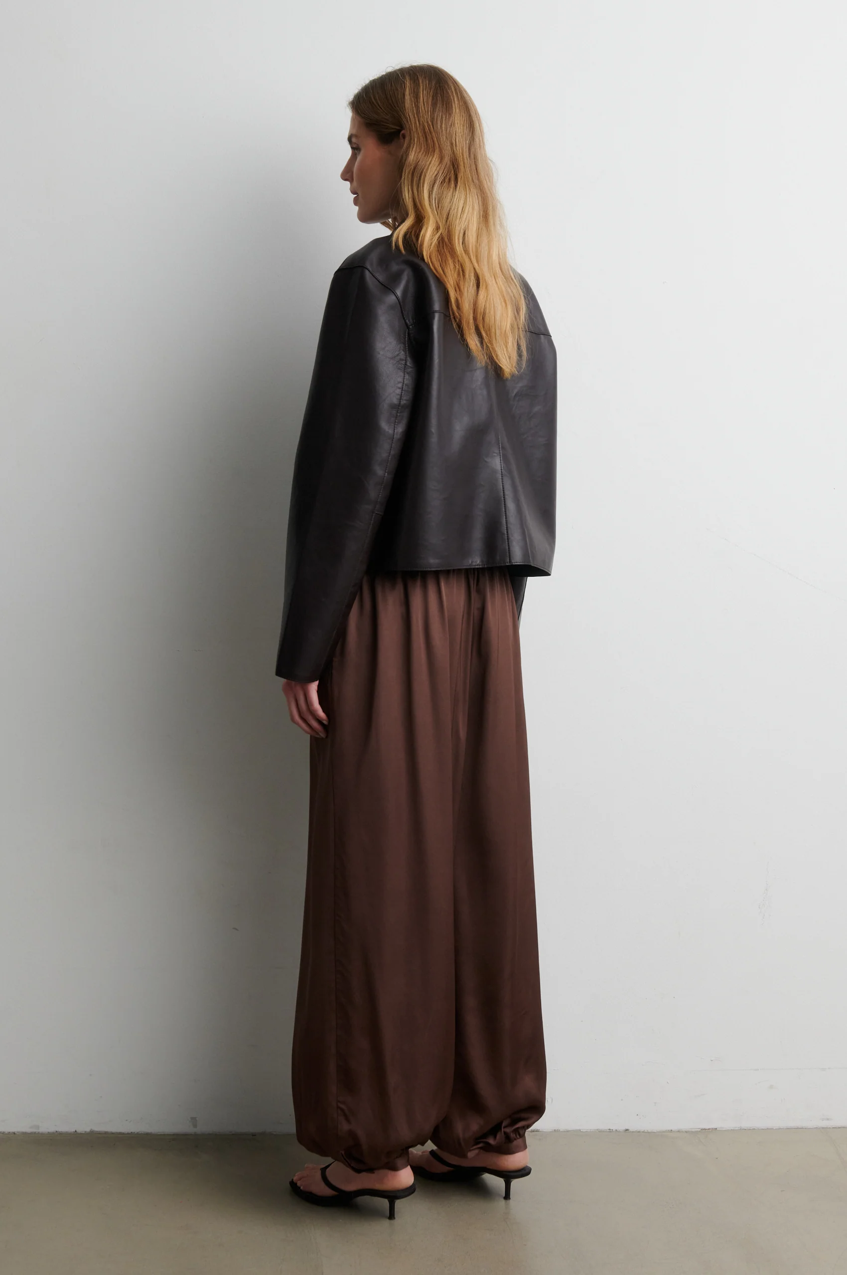 https://images.femalesconceptstore.becosoft.net/articles/linell2.webp?qs=5810