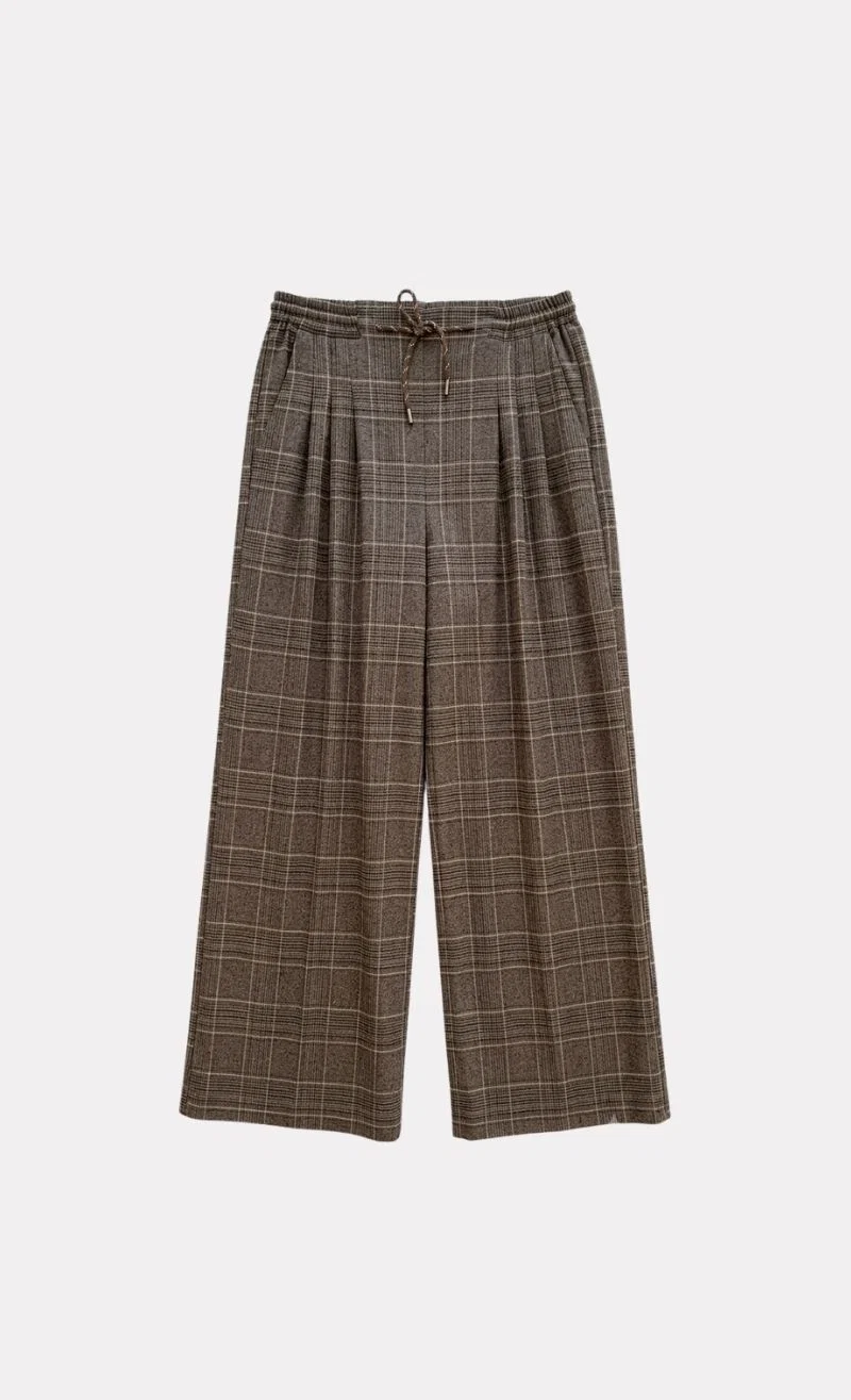 https://images.femalesconceptstore.becosoft.net/articles/lorecarreaux1.webp?qs=6076