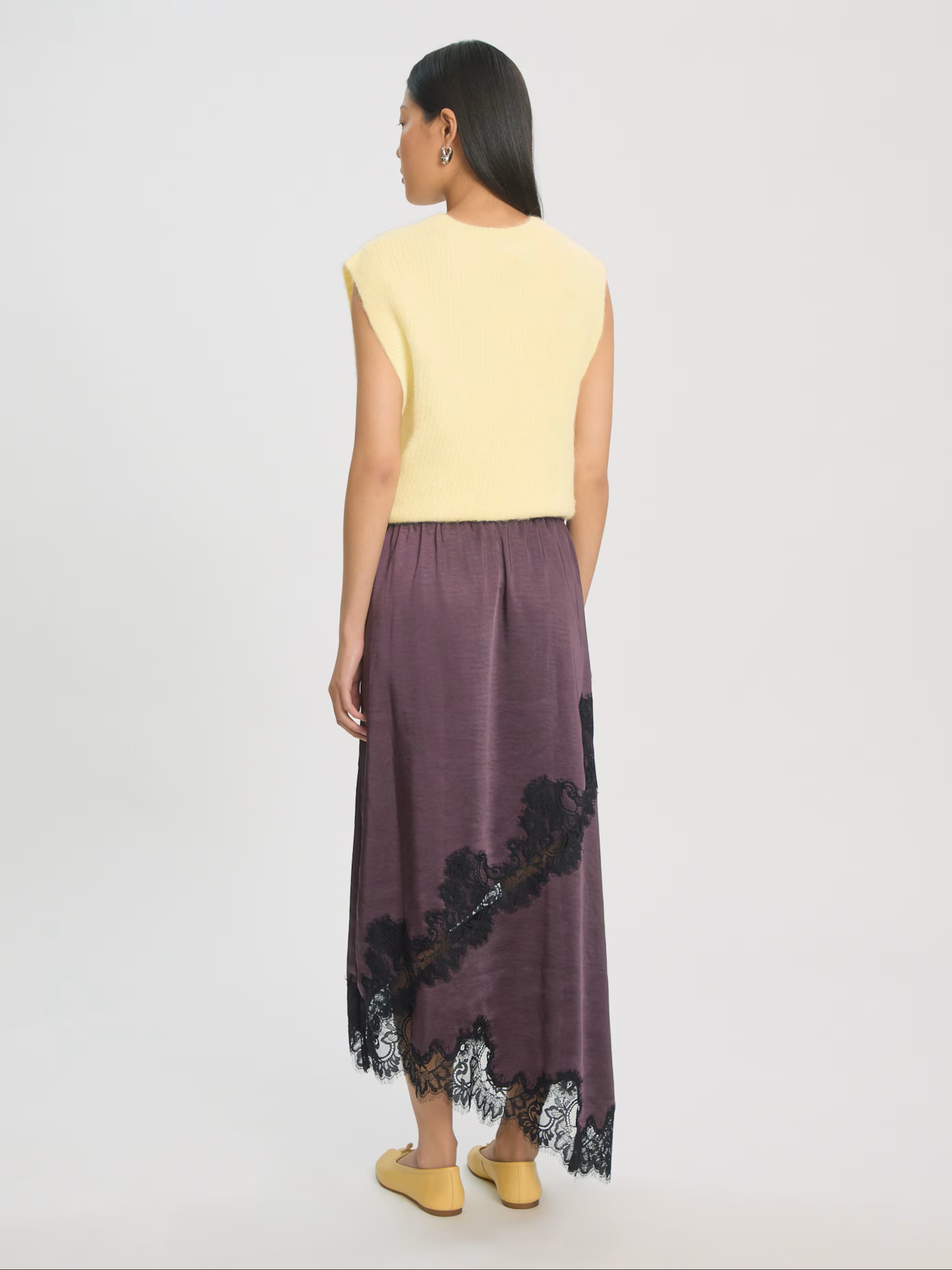 https://images.femalesconceptstore.becosoft.net/articles/lucille2plum.jpg?qs=6565