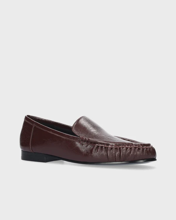 https://images.femalesconceptstore.becosoft.net/articles/lysaloafer1.webp?qs=5997