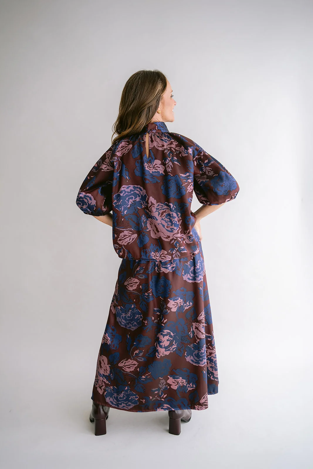 https://images.femalesconceptstore.becosoft.net/articles/mabel-blouse-bordeaux-flower12.webp?height=150&width=150&scale=canvas&qs=6514