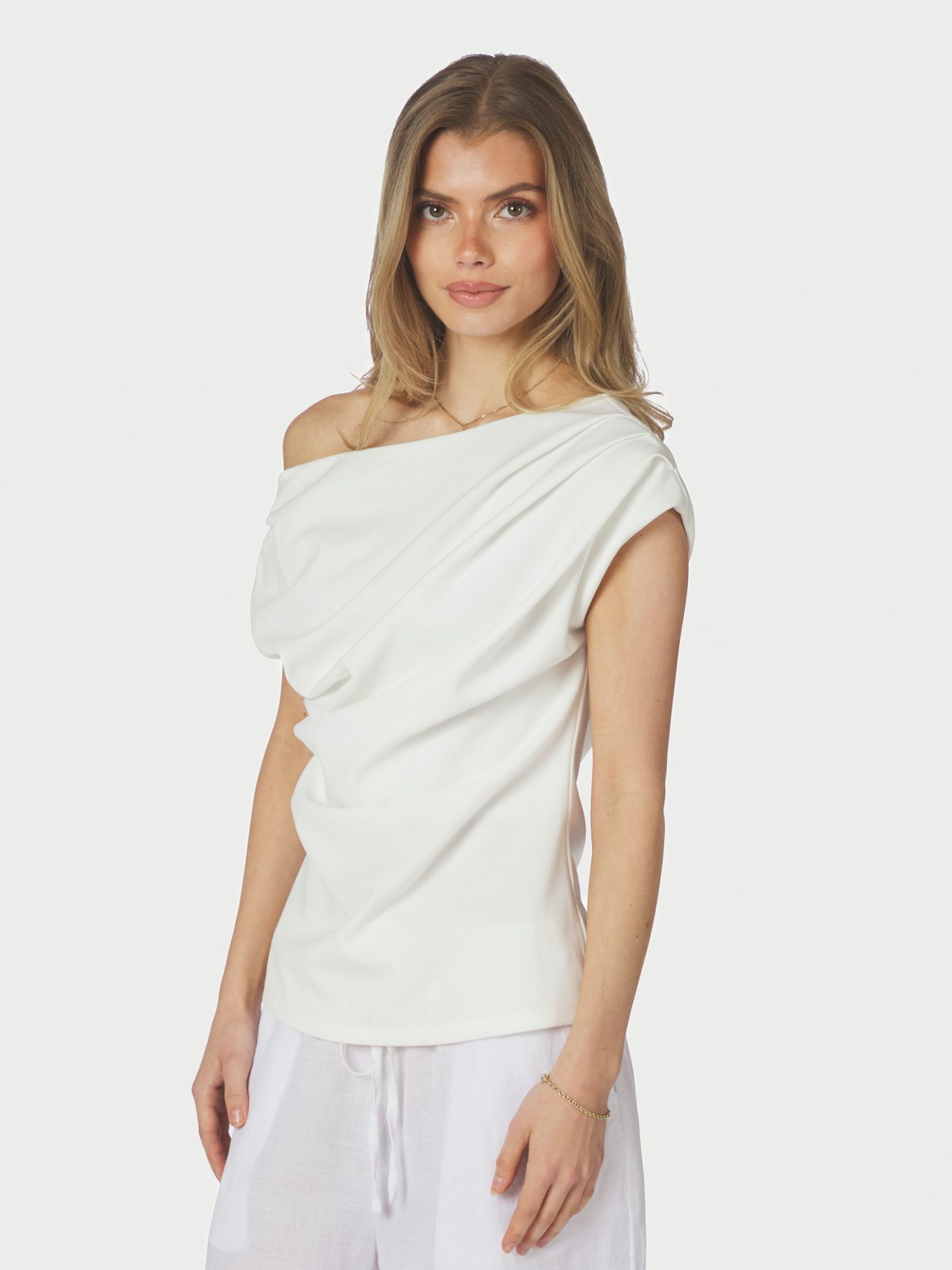 https://images.femalesconceptstore.becosoft.net/articles/mabelle1.jpg?qs=5605