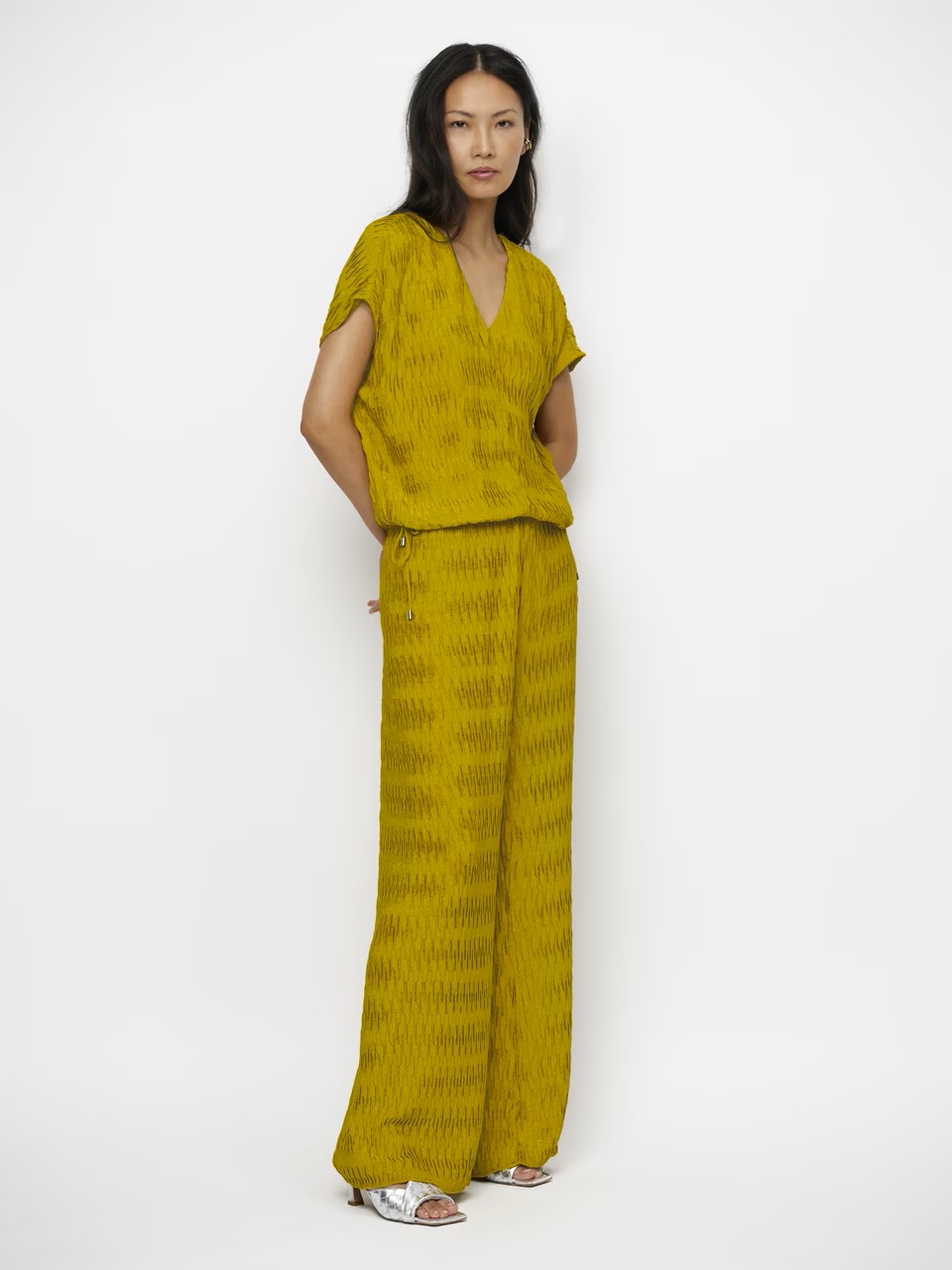 https://images.femalesconceptstore.becosoft.net/articles/maren1.jpg?qs=5597