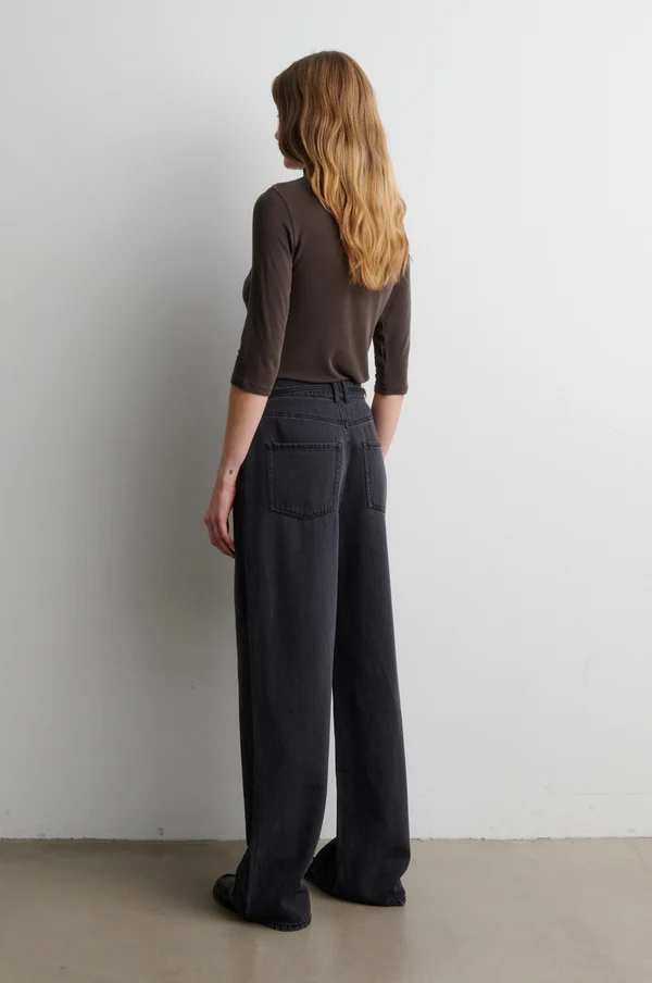 https://images.femalesconceptstore.becosoft.net/articles/matimadarkbrown2.webp?qs=6366