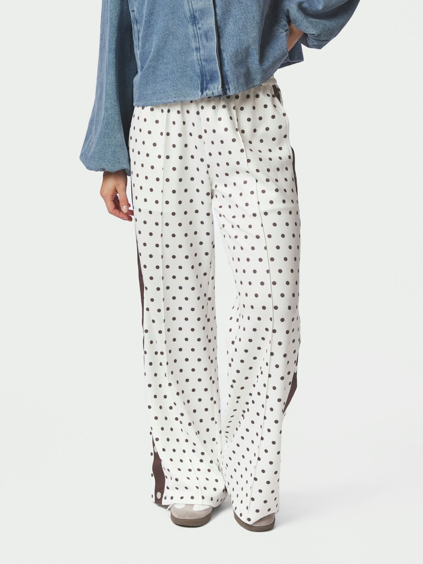 https://images.femalesconceptstore.becosoft.net/articles/meggie1.jpg?qs=5751