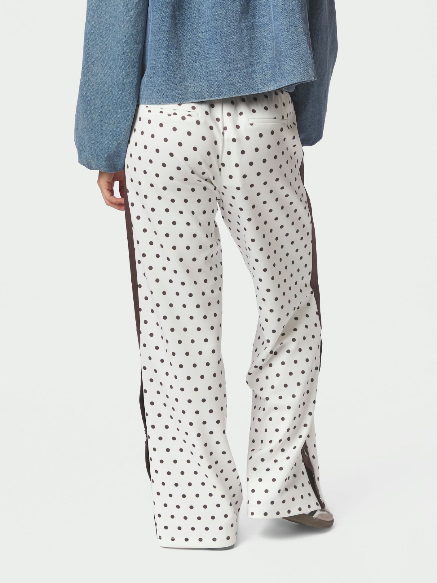 https://images.femalesconceptstore.becosoft.net/articles/meggie2.jpg?qs=5752