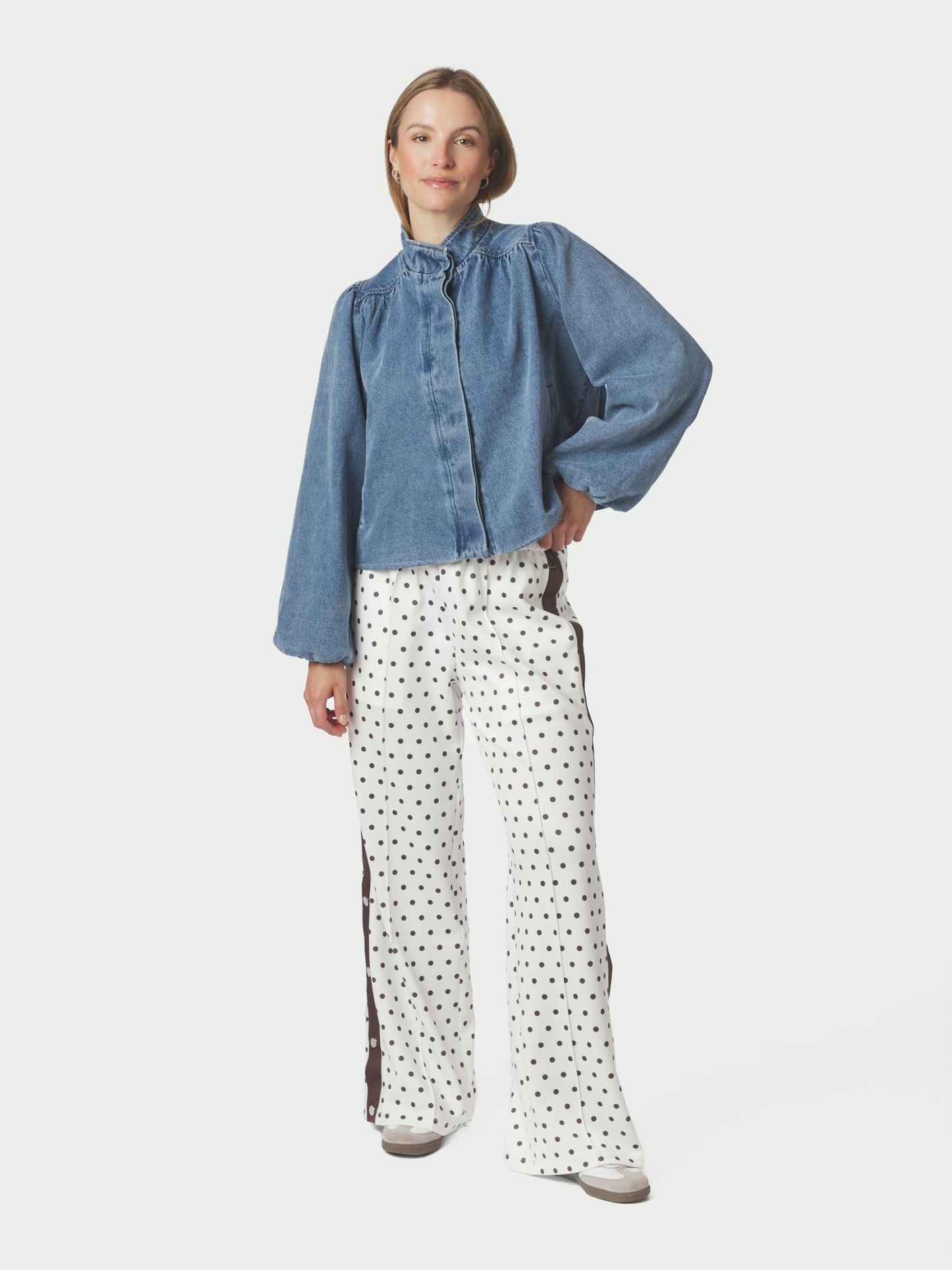 https://images.femalesconceptstore.becosoft.net/articles/meggie3.jpg?qs=5753