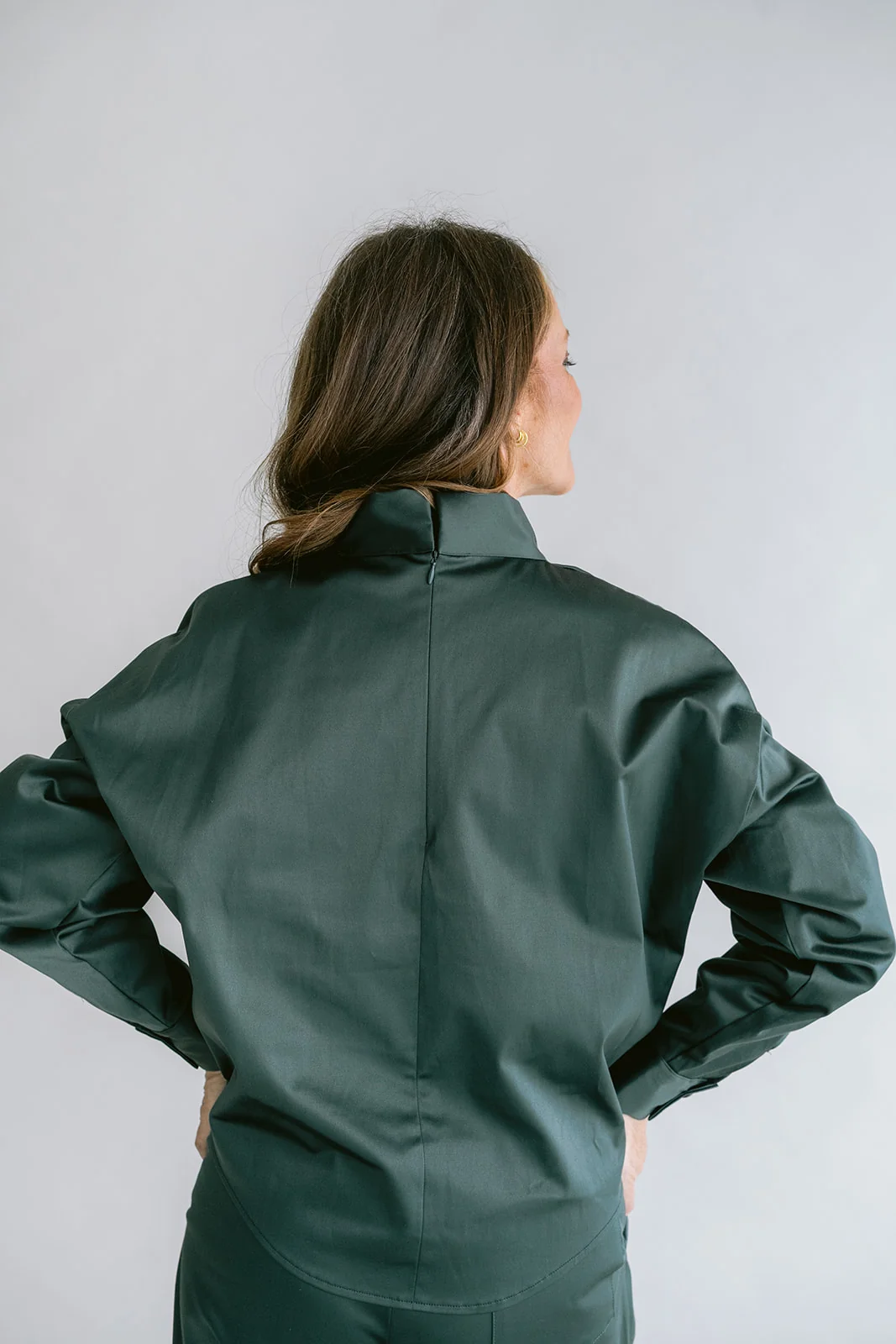 https://images.femalesconceptstore.becosoft.net/articles/merel-blouse-satin-sage-green-07.webp?height=150&width=150&scale=canvas&qs=6637