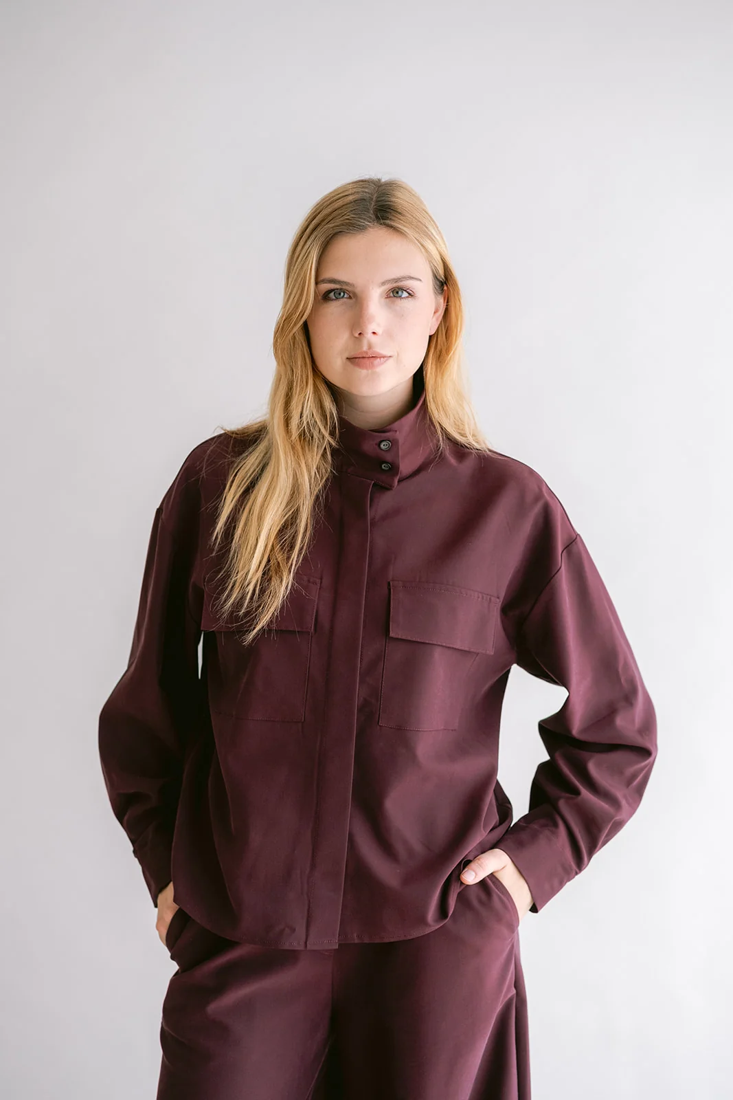 https://images.femalesconceptstore.becosoft.net/articles/miko-blouse-tencel-bordeaux01.webp?qs=6515