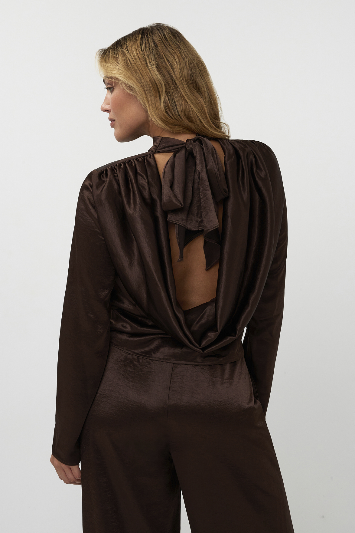 https://images.femalesconceptstore.becosoft.net/articles/milan1.jpg?qs=6761