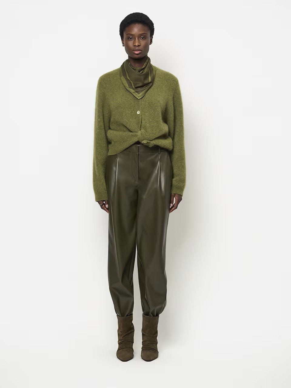 https://images.femalesconceptstore.becosoft.net/articles/minora1.jpg?qs=6551