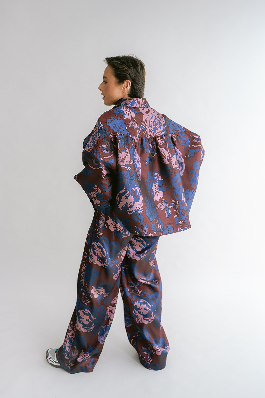 https://images.femalesconceptstore.becosoft.net/articles/monsacketbordeauxflower.jpg?qs=6154