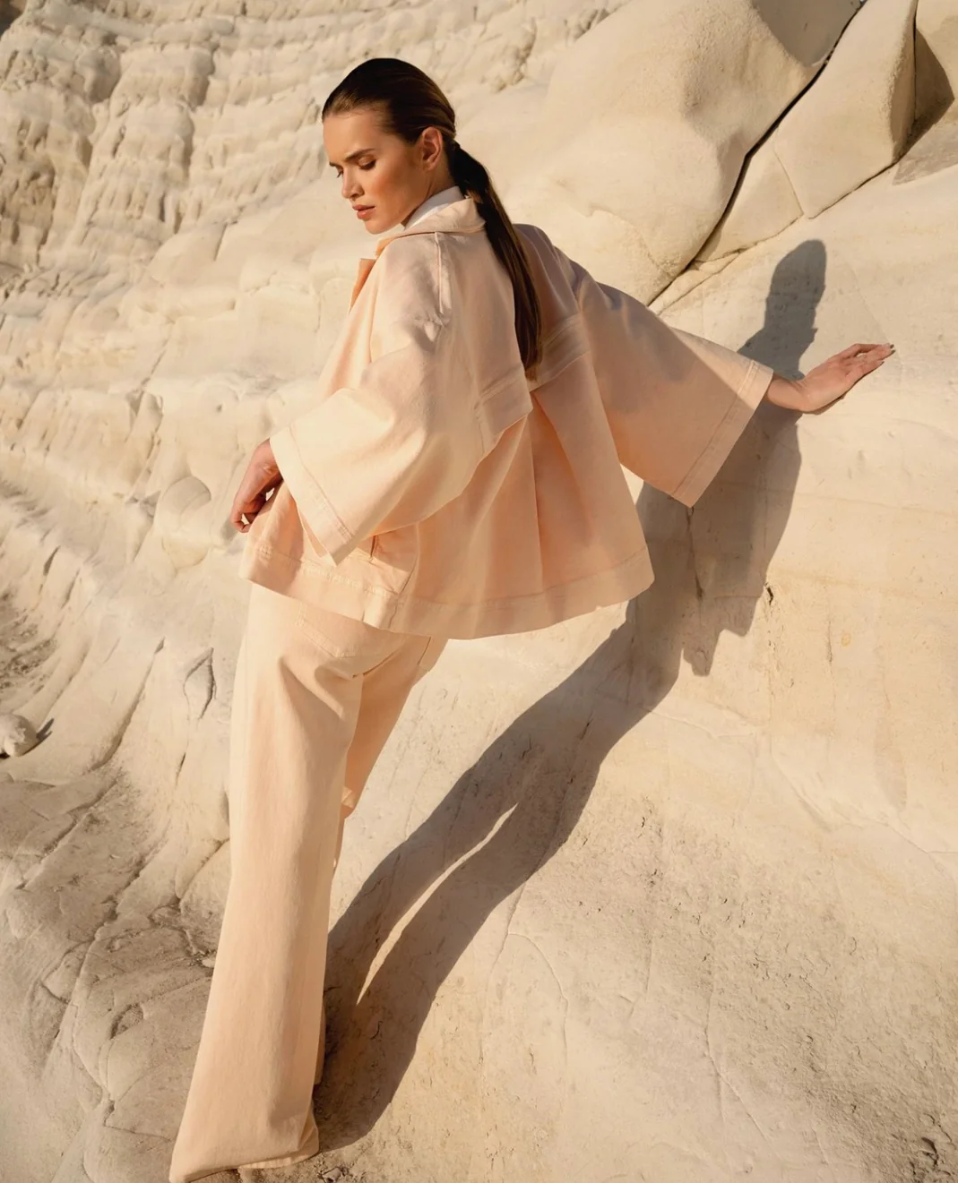 https://images.femalesconceptstore.becosoft.net/articles/mumbaitrouserpowder1.webp?qs=5863