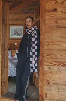 https://images.femalesconceptstore.becosoft.net/articles/negroni-navywithchecks2.jpg?qs=6147