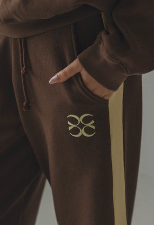 https://images.femalesconceptstore.becosoft.net/articles/negronibrown2.jpg?qs=6113