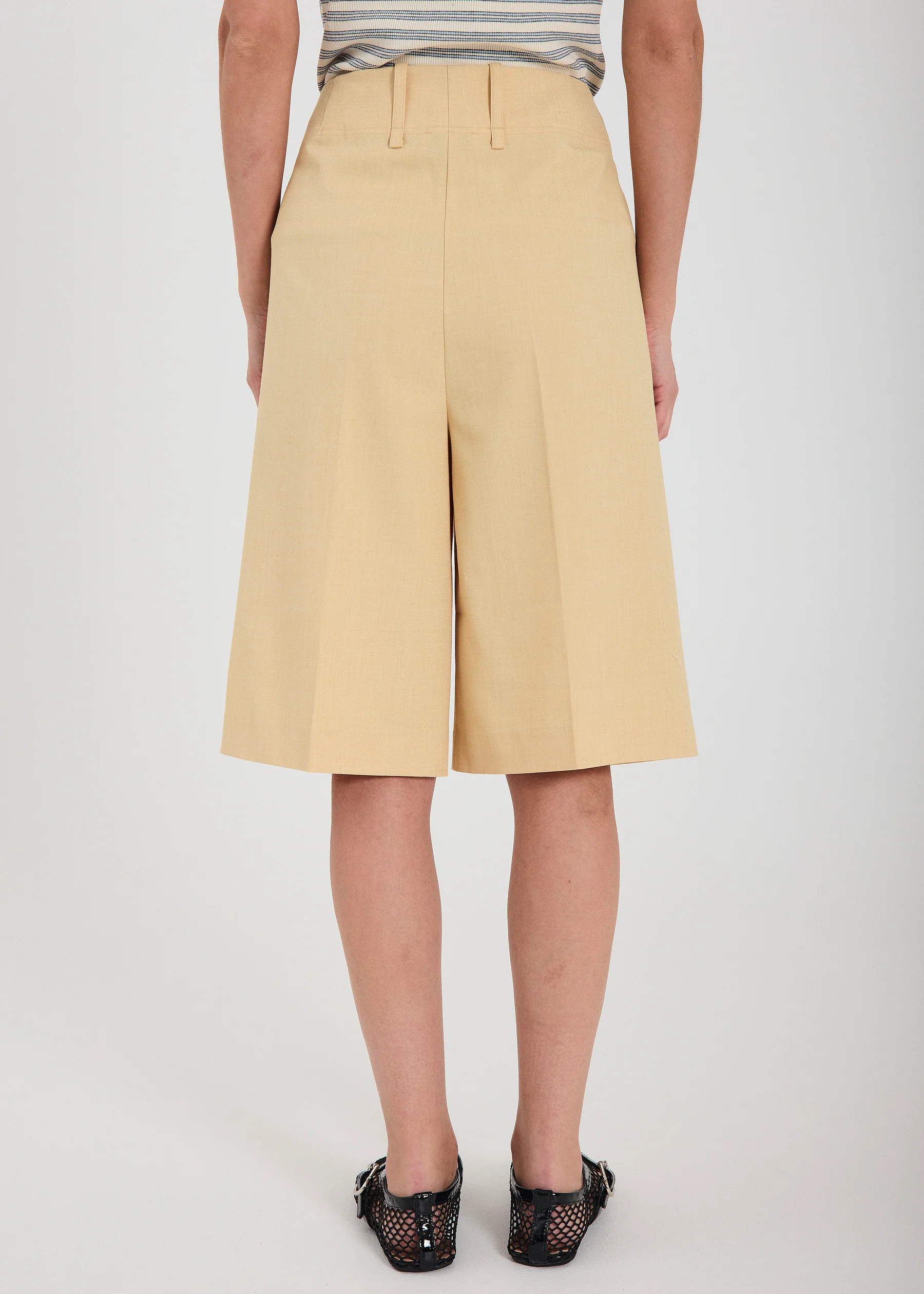 https://images.femalesconceptstore.becosoft.net/articles/norr-Shorts-11863205-Dusty_yellow-3.webp?height=150&width=150&scale=canvas&qs=5110