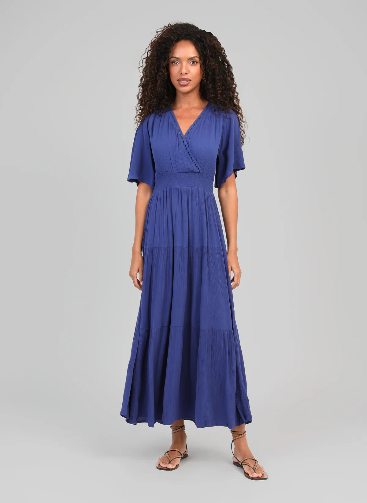 https://images.femalesconceptstore.becosoft.net/articles/osunchala_bleu1.webp?qs=5633