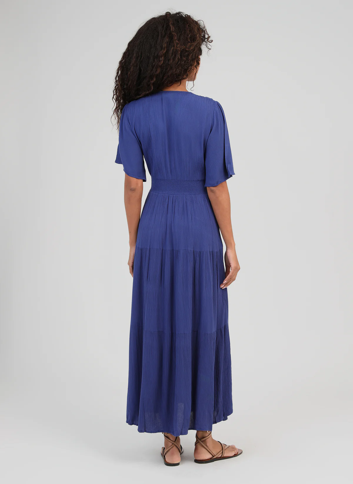 https://images.femalesconceptstore.becosoft.net/articles/osunchala_bleu3.webp?qs=5635
