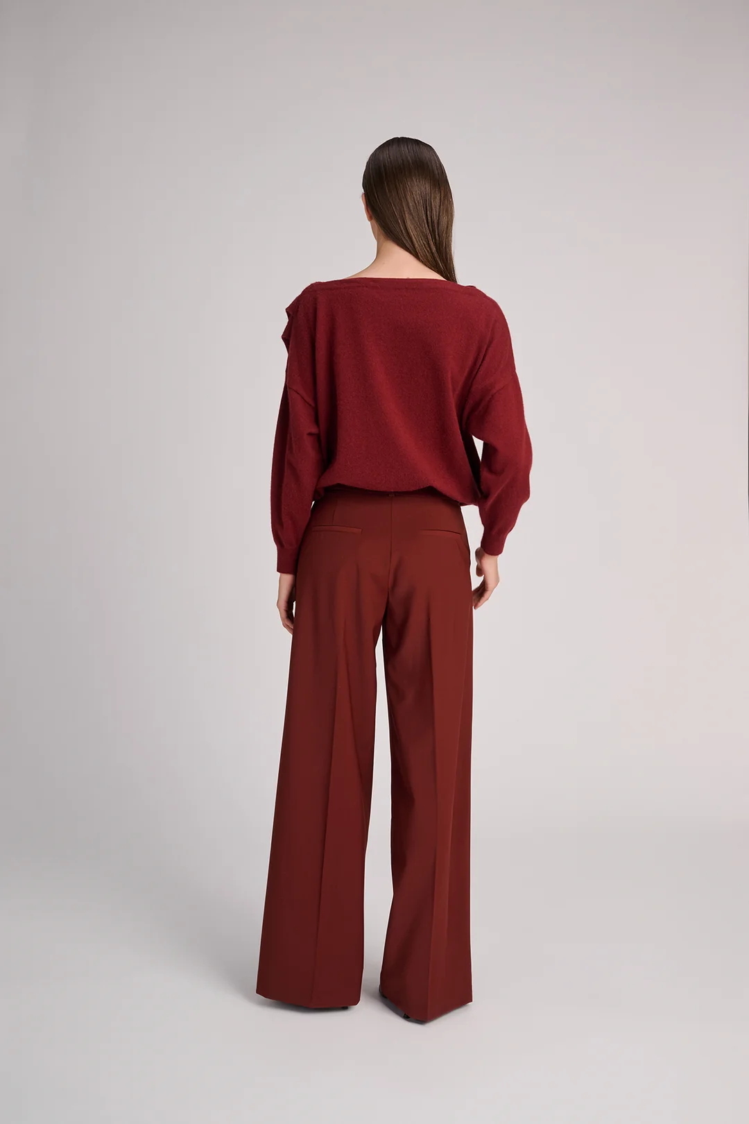 https://images.femalesconceptstore.becosoft.net/articles/pull_lisbon_rust_trousers_edith_rust_2.webp?qs=5844