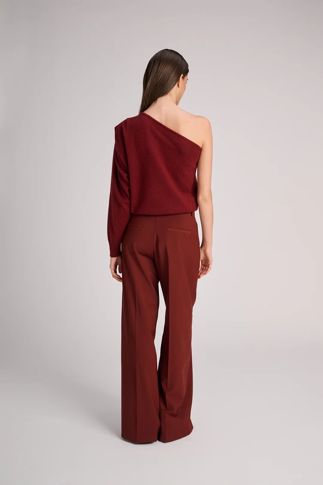 https://images.femalesconceptstore.becosoft.net/articles/pull_milan_rust_trousers_edith_rust.webp?qs=5847
