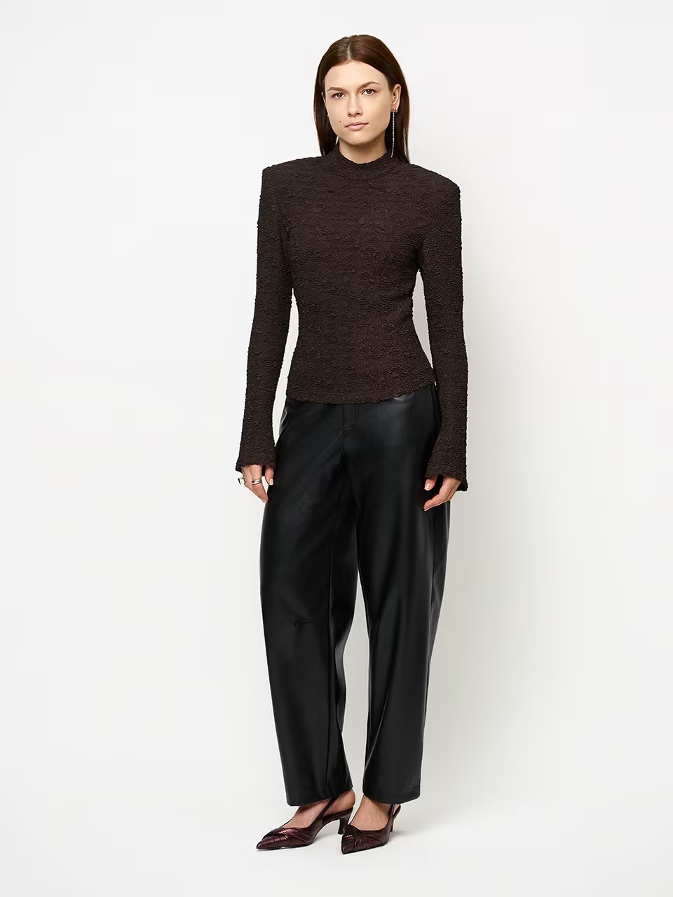 https://images.femalesconceptstore.becosoft.net/articles/qamar1.jpg?qs=6926