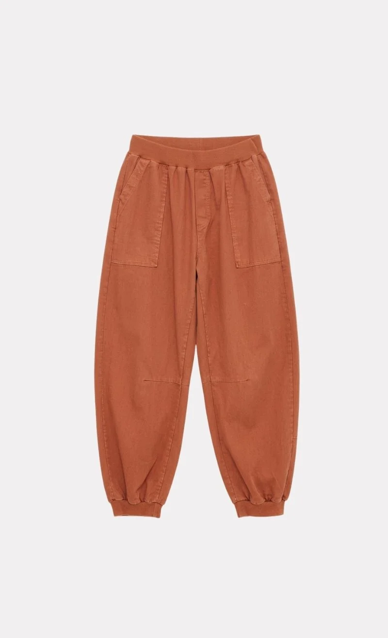 https://images.femalesconceptstore.becosoft.net/articles/queenauburn1.webp?qs=6073
