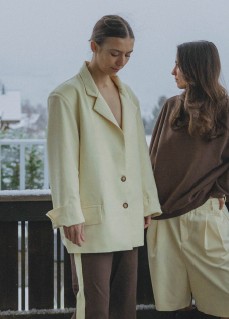 https://images.femalesconceptstore.becosoft.net/articles/raffa-yellow1.jpg?qs=6141