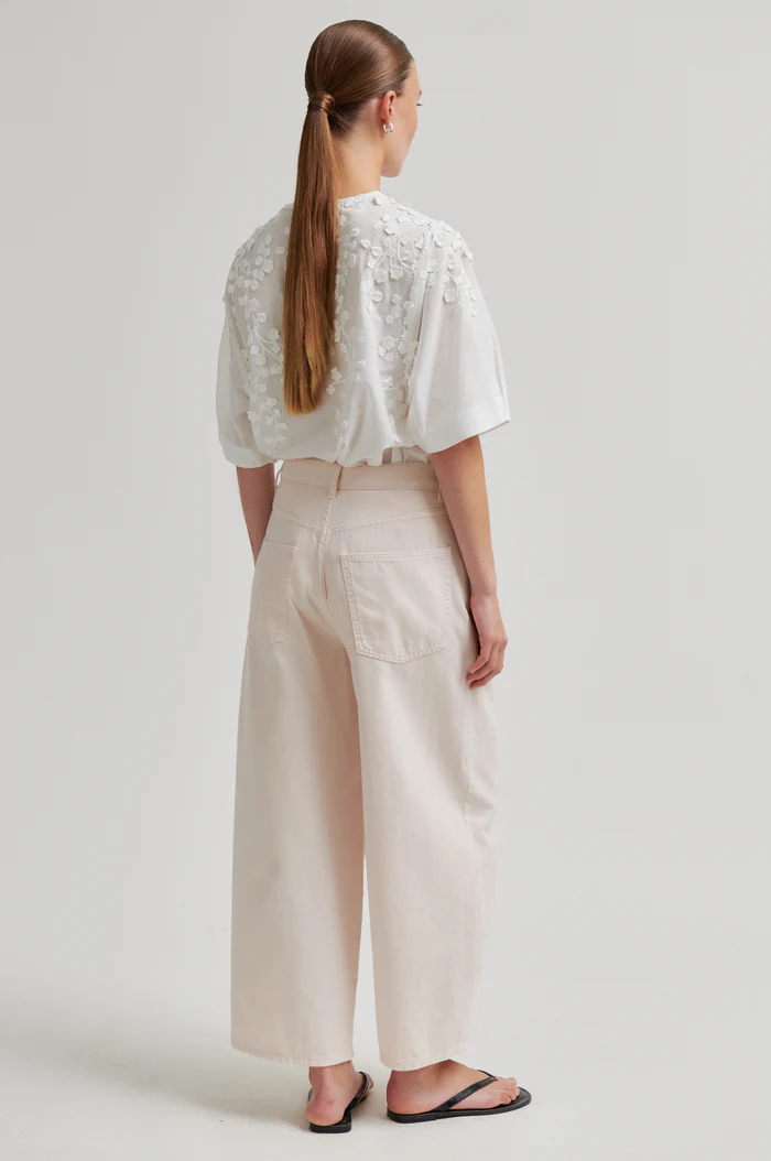 https://images.femalesconceptstore.becosoft.net/articles/reece2.webp?qs=5522