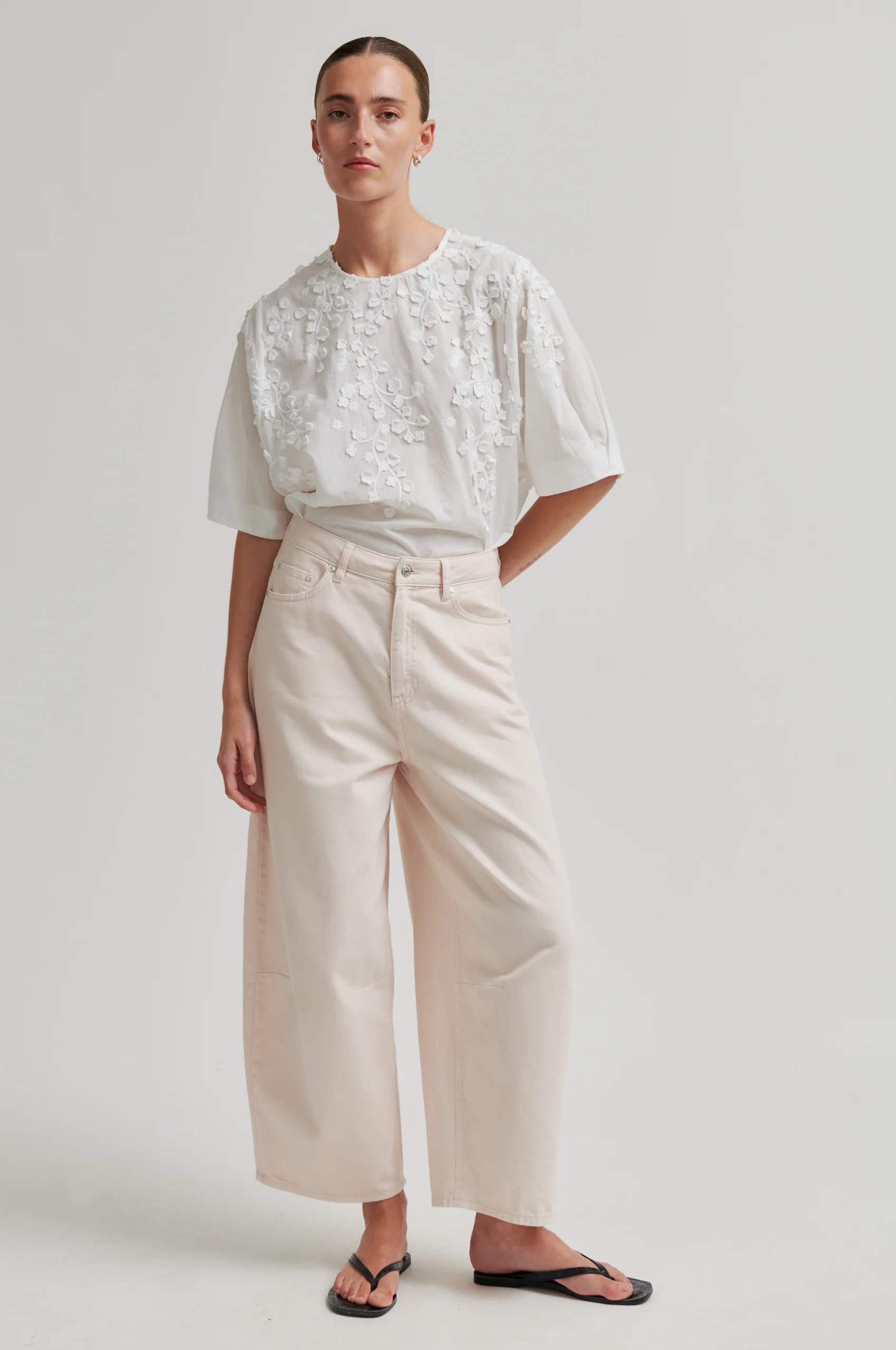 https://images.femalesconceptstore.becosoft.net/articles/reece3.webp?qs=5523