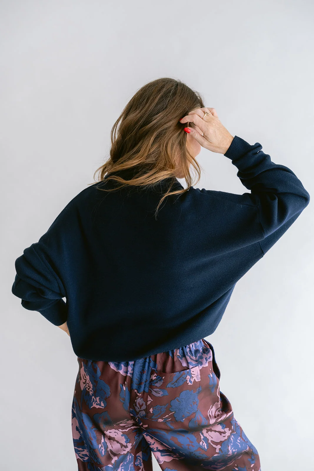 https://images.femalesconceptstore.becosoft.net/articles/sam-pants-bordeaux-flower03.webp?qs=6795
