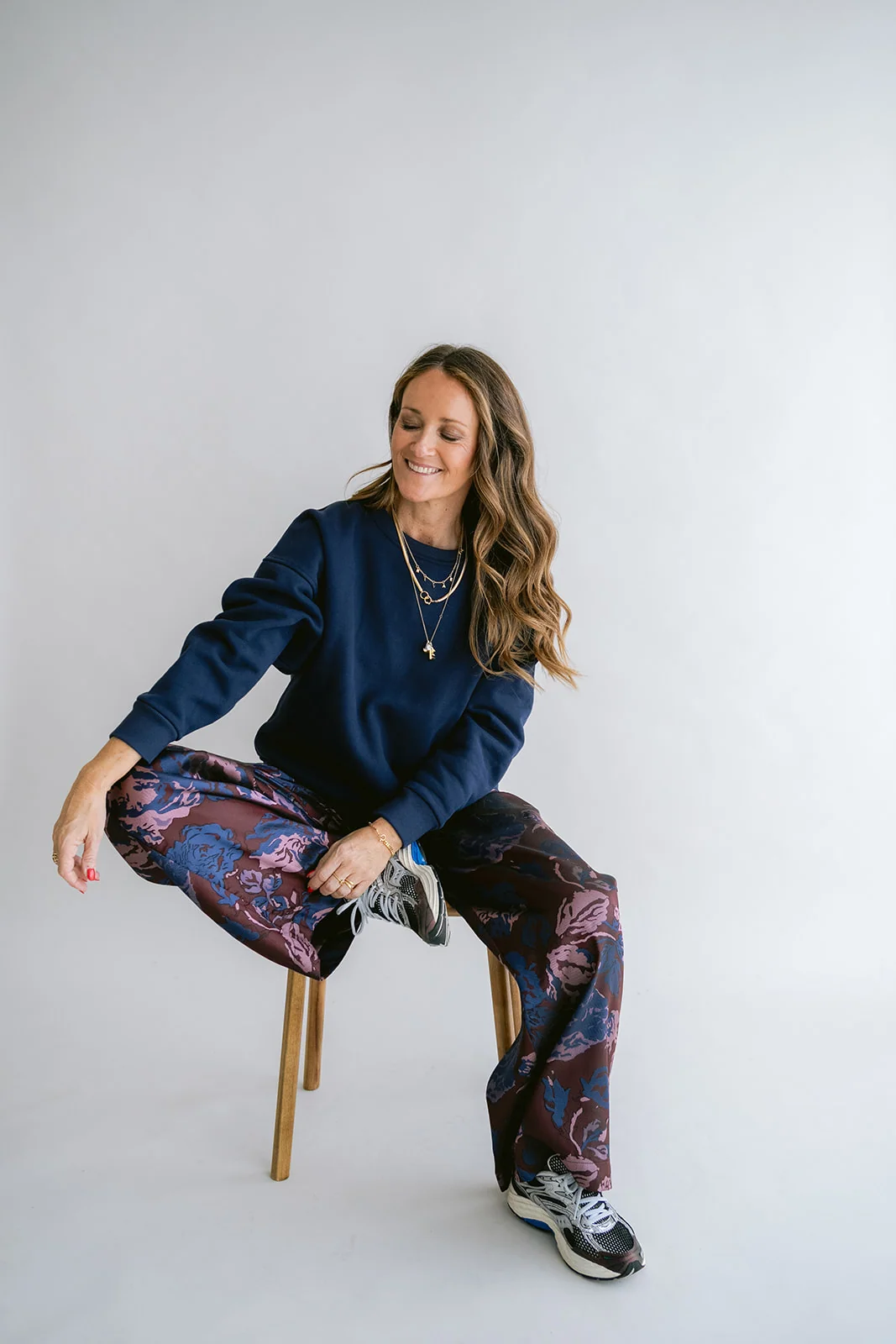 https://images.femalesconceptstore.becosoft.net/articles/sam-pants-bordeaux-flower04.webp?qs=6797