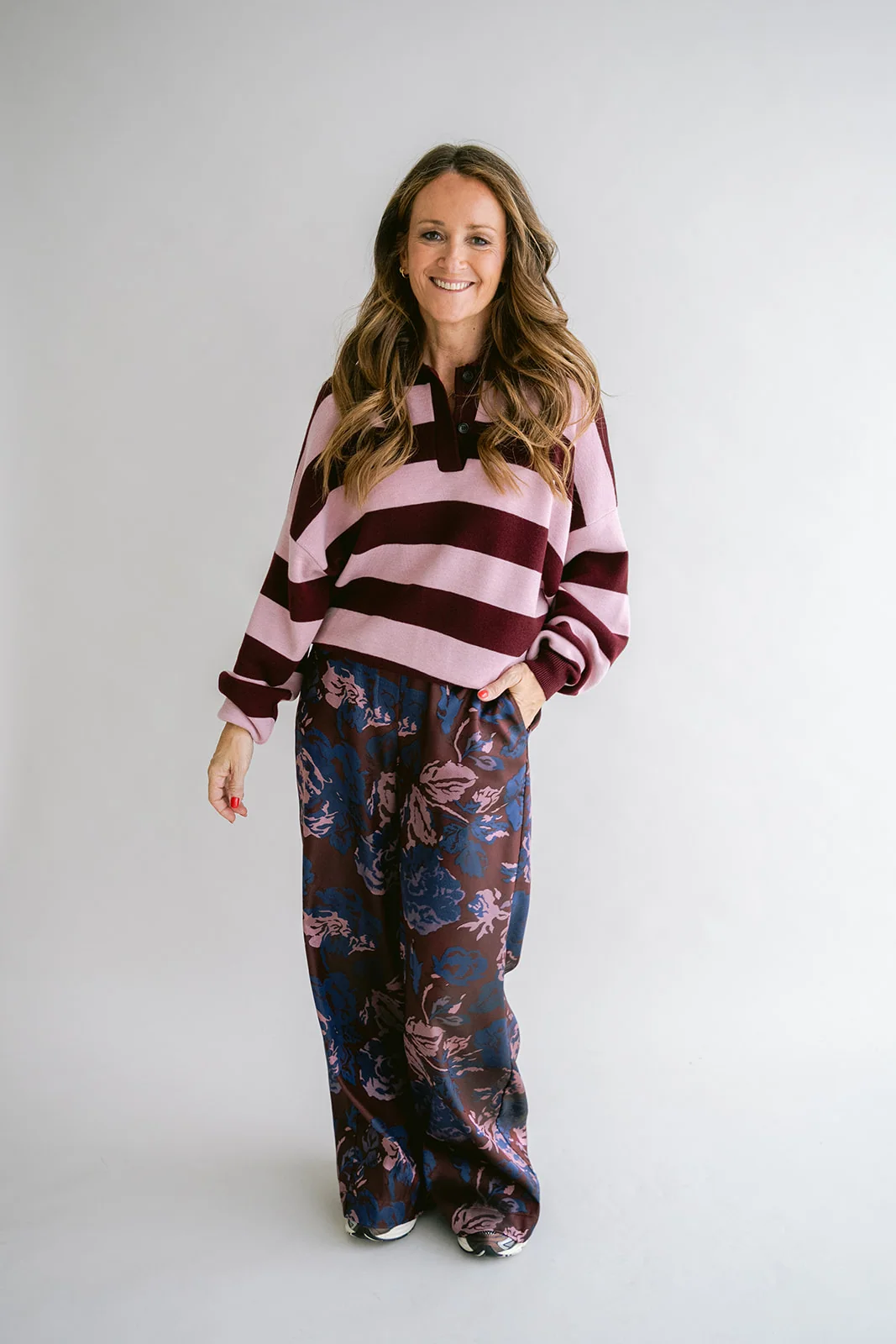 https://images.femalesconceptstore.becosoft.net/articles/sam-pants-bordeaux-flower10.webp?qs=6796