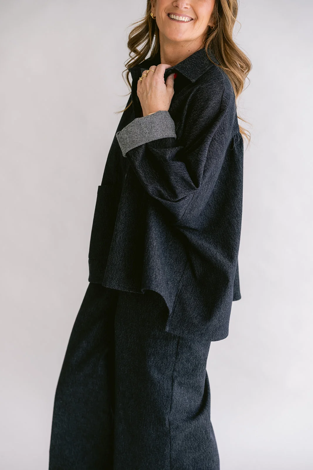https://images.femalesconceptstore.becosoft.net/articles/sam-pants-dark-navy-jeans-06.webp?qs=6794
