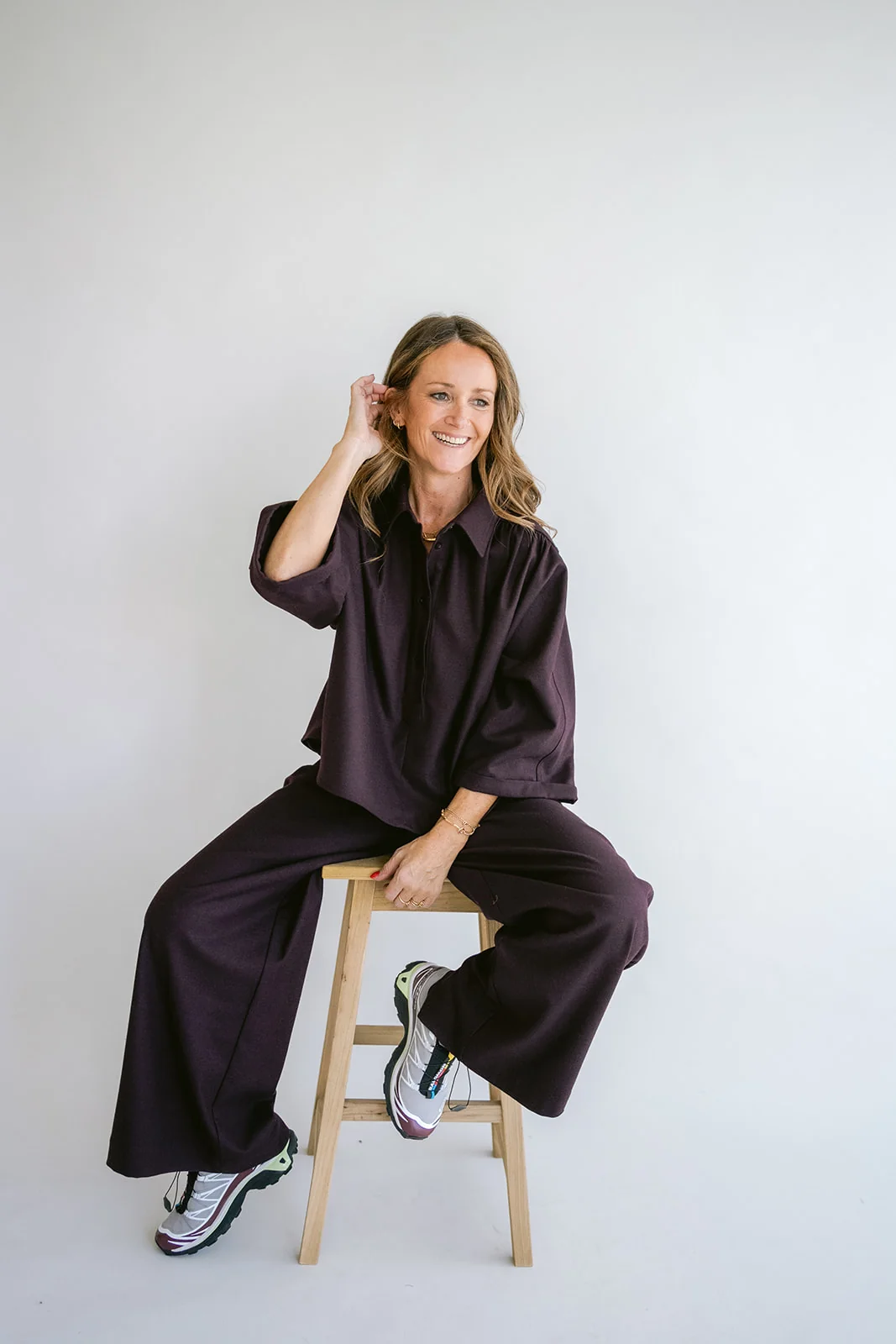 https://images.femalesconceptstore.becosoft.net/articles/sam-pants-solid-bordeaux07.webp?qs=6511