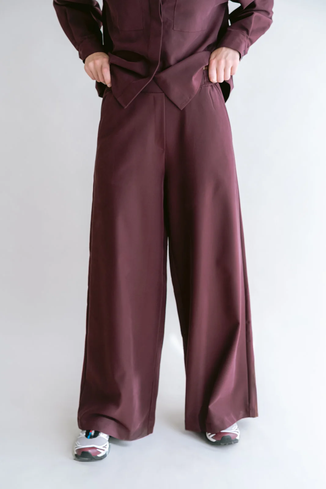 https://images.femalesconceptstore.becosoft.net/articles/sam-pants-tencel-bordeaux06.webp?qs=6518
