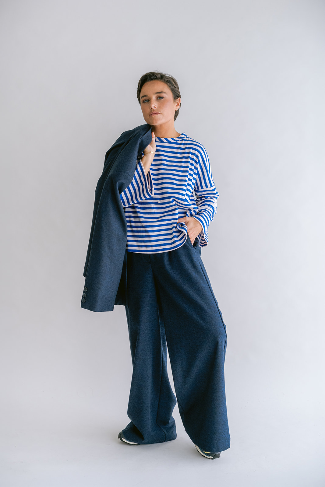 https://images.femalesconceptstore.becosoft.net/articles/sampantsnavy1.jpg?qs=6160