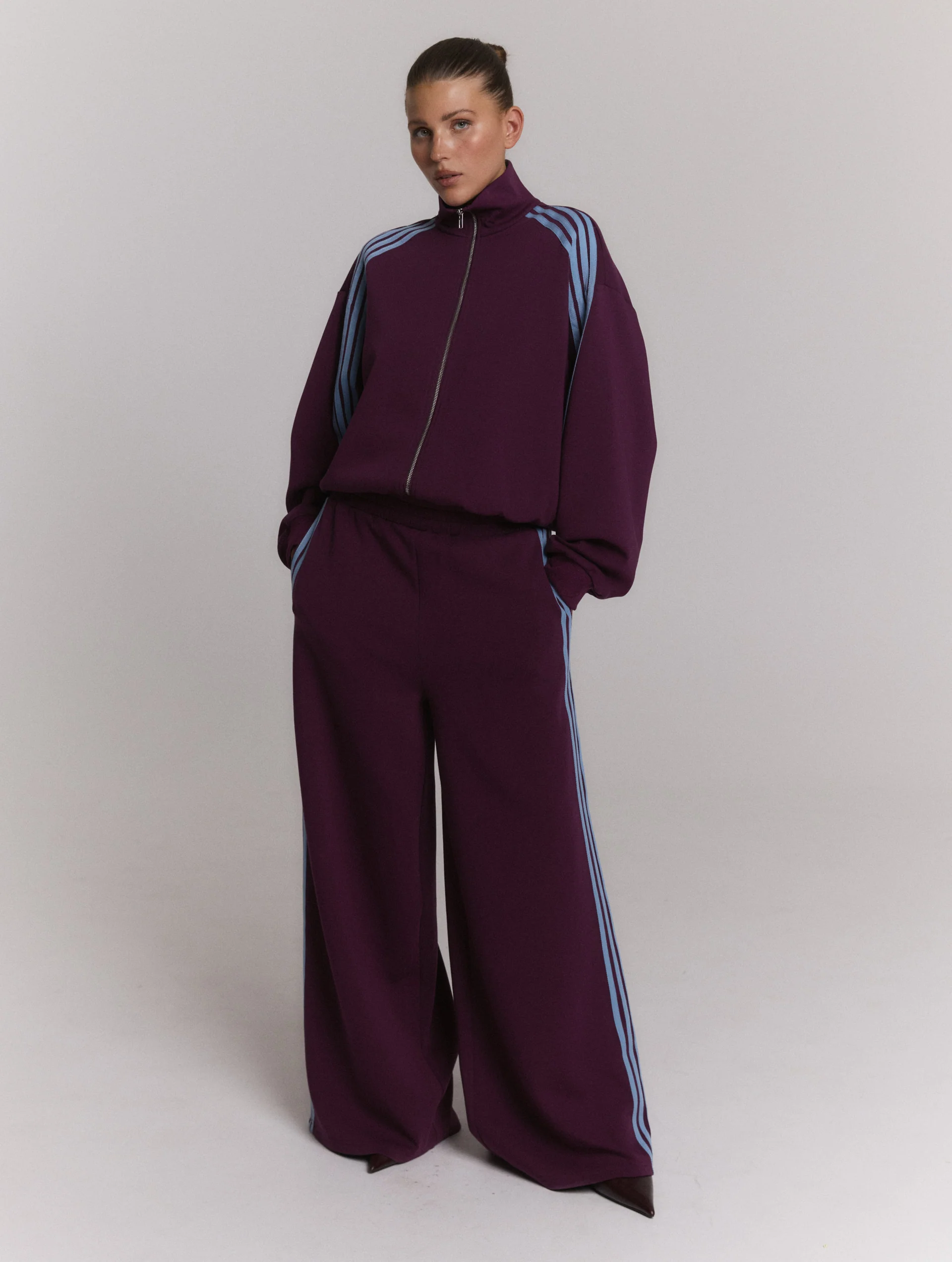 https://images.femalesconceptstore.becosoft.net/articles/santjejacket.webp?qs=6346