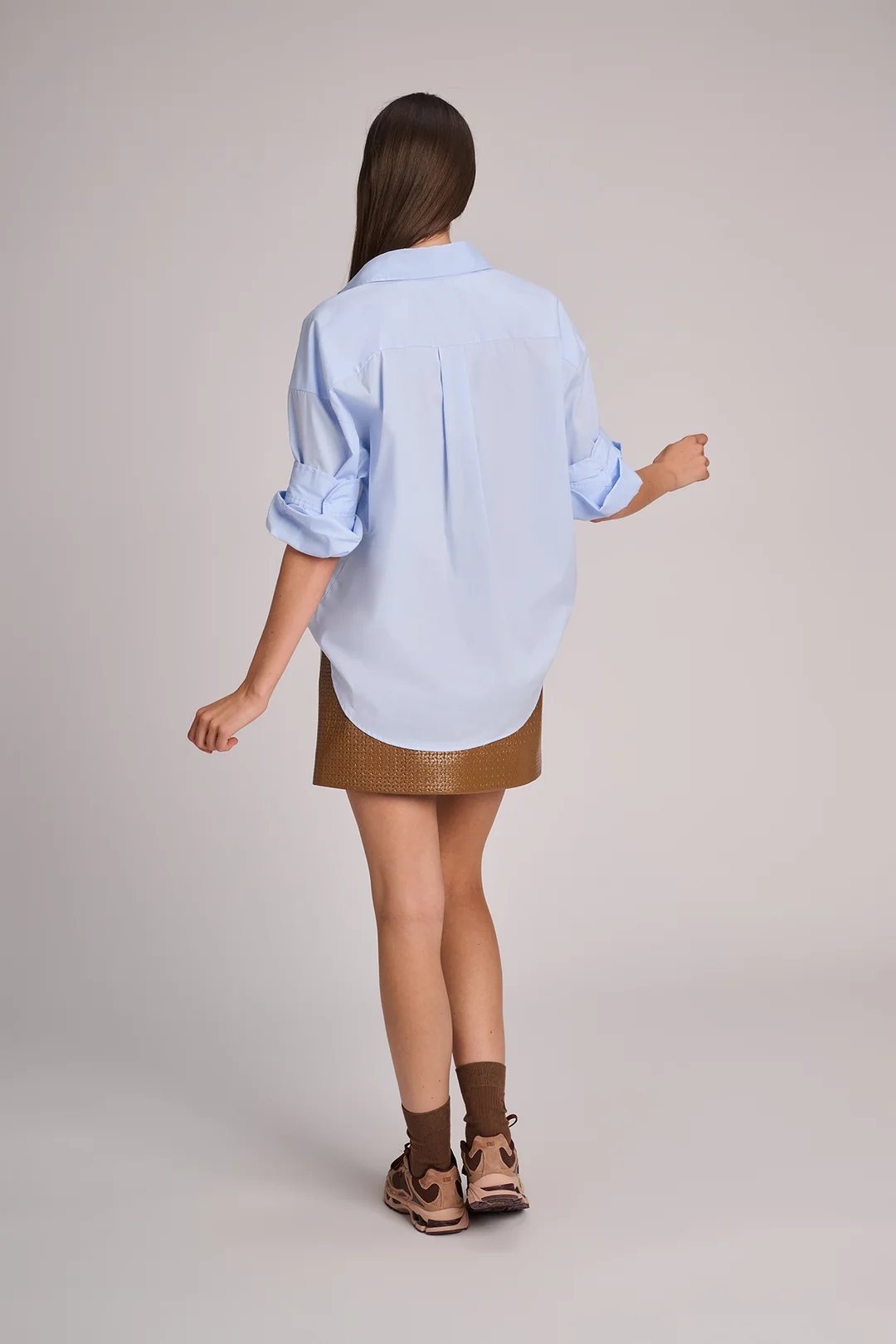 https://images.femalesconceptstore.becosoft.net/articles/seattle_brandy_sneaker_nala_socks_zaira_visonmix_2.webp?qs=6010