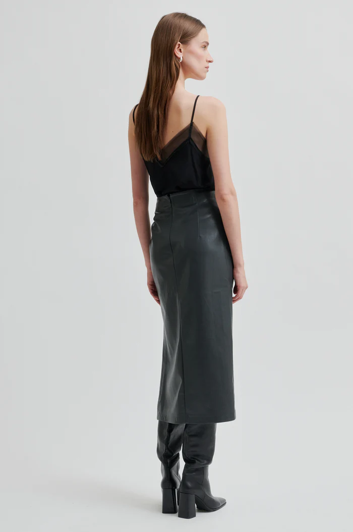 https://images.femalesconceptstore.becosoft.net/articles/seerie3-skirt.webp?height=150&width=150&scale=canvas&qs=4297